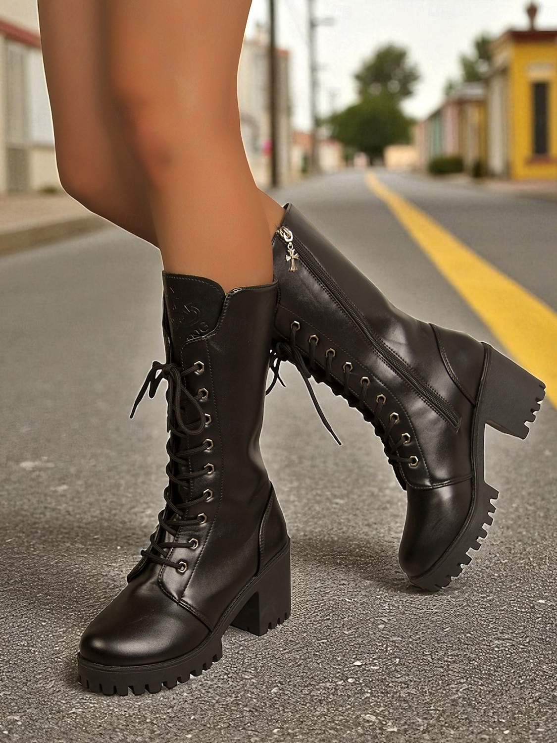 Bottes mi-mollet noires à lacets pour femmes, bottes à talons épais de style punk gothique pour un style décontracté, une soirée et un style streetwear de 2025 ? $46.99 –P1