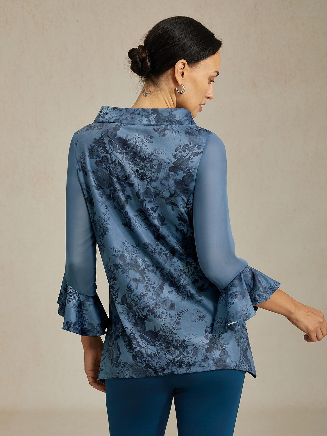 Chemisier femme gris bleu fleuri col montant manches à empiècements transparents ourlet asymétrique coupe confortable décontracté vacances printemps été automne de 2025 ? $61.99 –P2