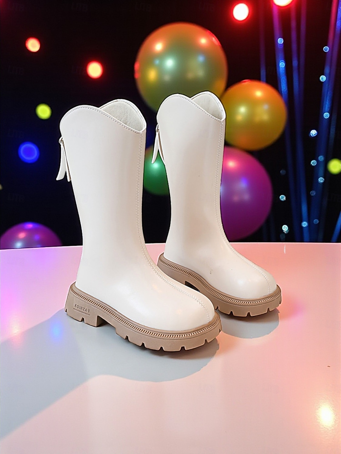 Chaussures de costume de pop star inspirées des idoles coréennes, bottes hautes en similicuir blanc pour filles avec fermeture éclair latérale et semelle épaisse pour spectacles de danse et tenues de 2026 ? $26.99 –P4