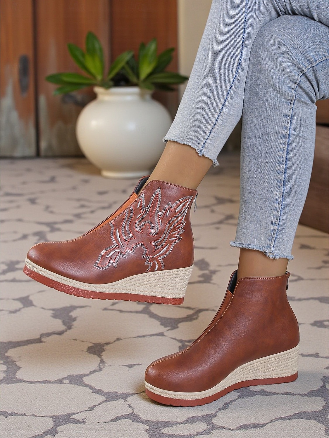 Dámské hnědé kotníkové boty na klínku – vyšívané kozačky z umělé kůže na platformě pro běžné nošení a boho outfity 2025 - $32.99 –P4
