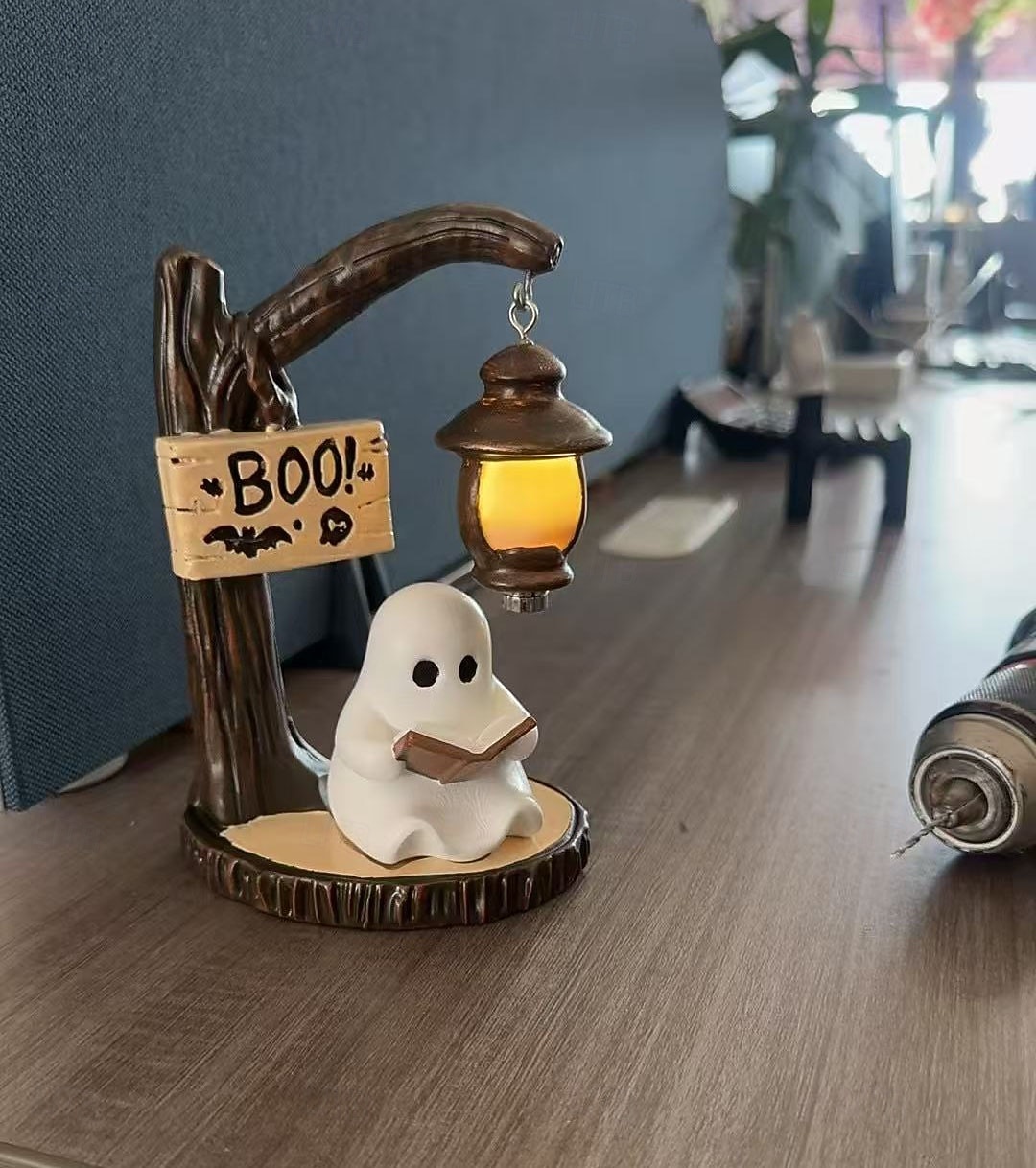 Simpatica lanterna da lettura a forma di fantasma - lampada da lettura a forma di fantasma di Halloween in resina 3D con luce calda a LED, lampada da lettura a forma di fantasma, lampada decorativa da del 2025 a $19.99 –P4