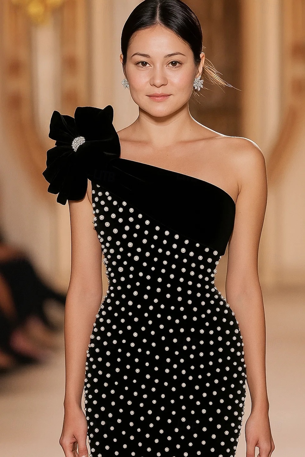 Abendkleid mit schwarzer Krawatte, Etuikleid/Säule, elegantes Abendkleid, formelle Hochzeit, bodenlang, ärmellos, eine Schulter, Samt mit Perlen und Schulterblumen 2025 2025 - $189.99 –P2