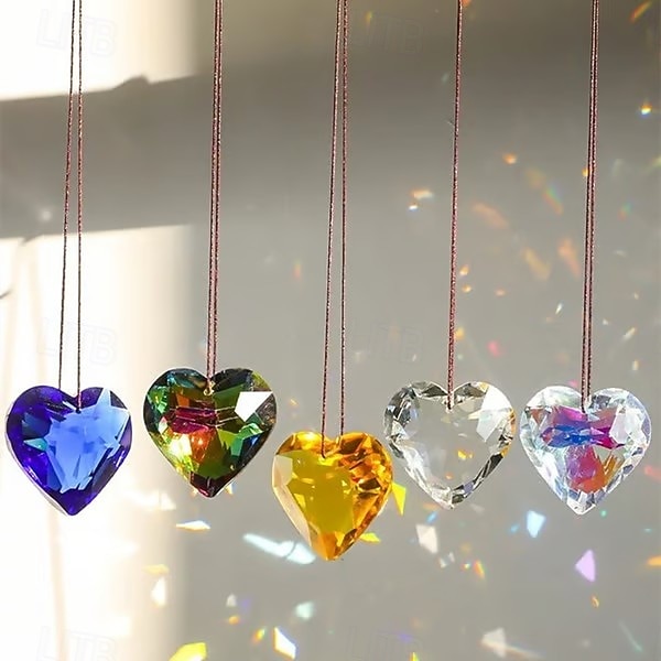 5 pezzi di acchiappasole a forma di cuore, prisma, ciondoli di cristallo, decorazioni per lampadari, ornamenti per finestre, acchiappasole, accessori per la casa, da appendere, set regalo con riflessione della luce. del 2026 a $28.99 –P1