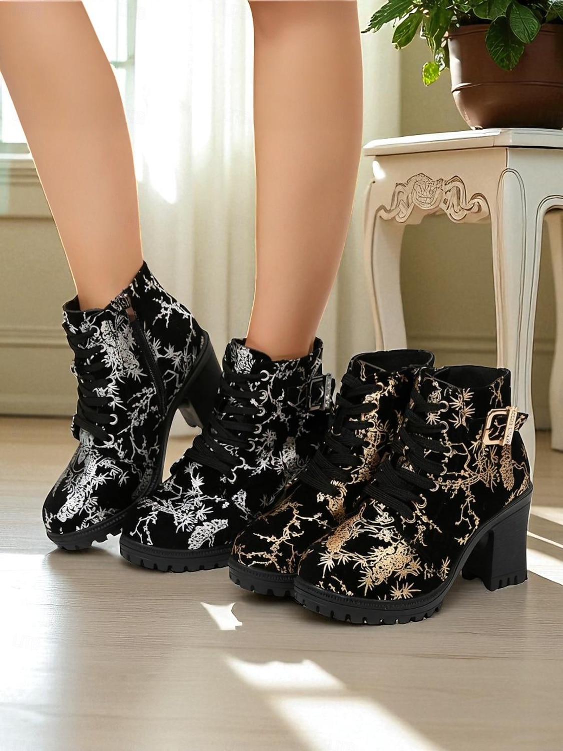 Botas de cano curto pretas femininas – botas de combate de salto alto e grosso com bordado dourado e detalhe de fivela para festas, saídas à noite e moda streetwear de 2026 por $42.99 –P1