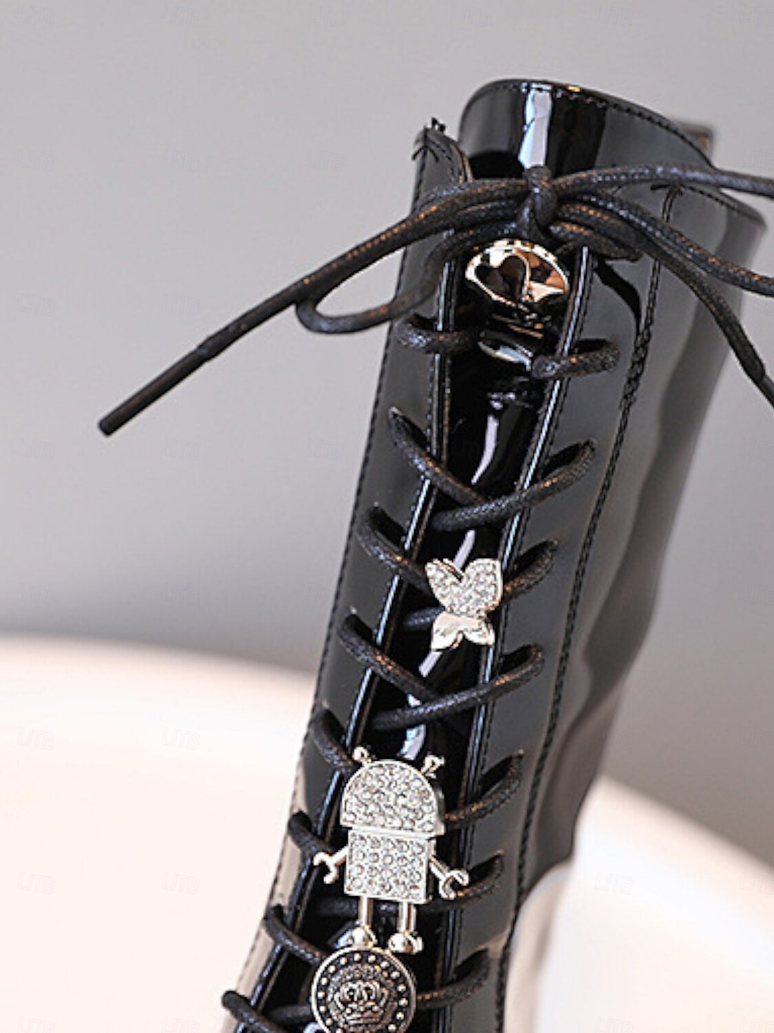 Koreai idol ihlette popsztár jelmezcipő, lányka fekete lakkbőr fűzős, térdig érő csizma oldalsó cipzárral, táncelőadásokhoz és színpadi ruhákhoz 2025 - $69.99 –P5