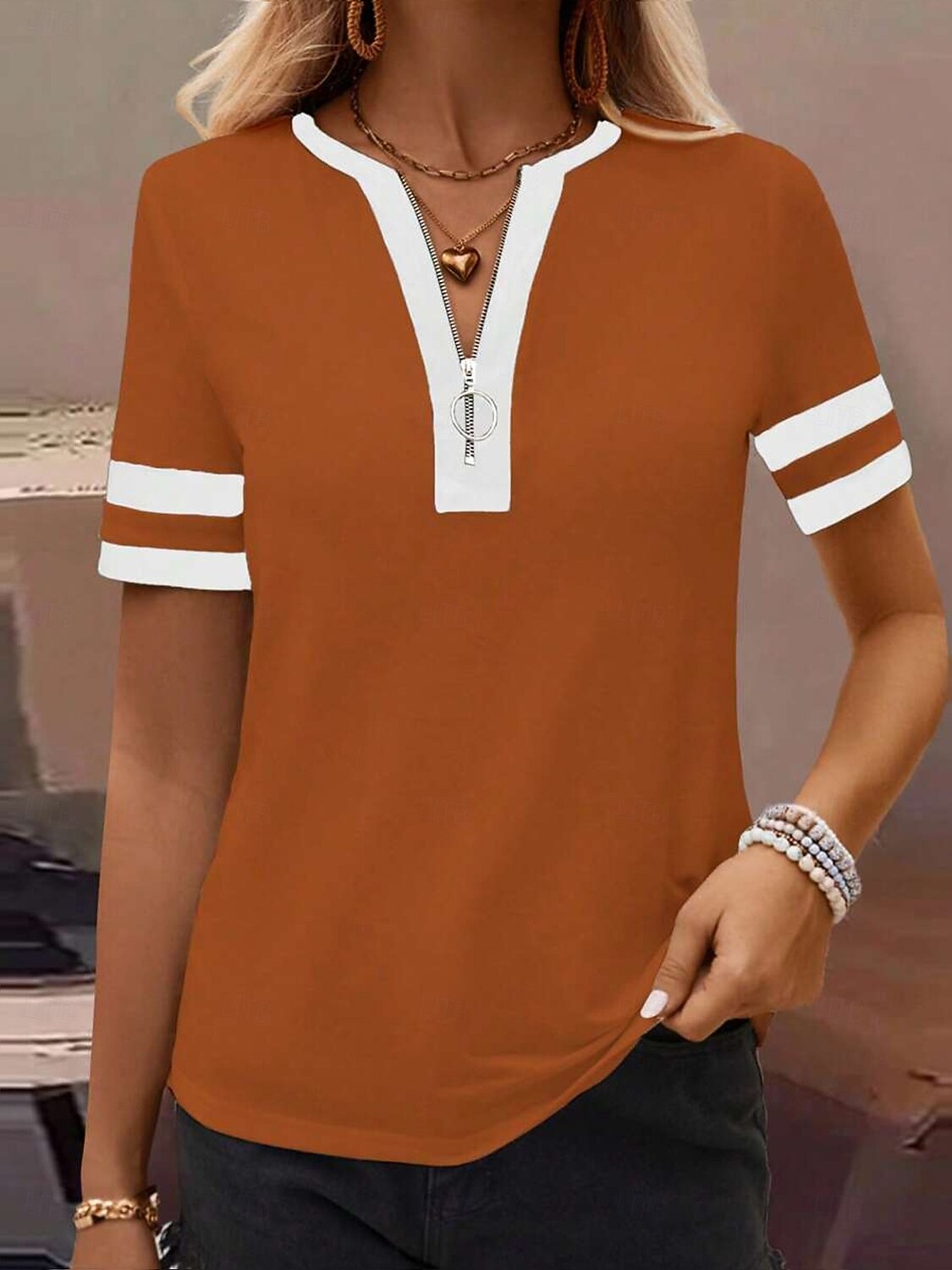 Femmes T-shirt Uni Mode Moderne Occasionnel Manche Courte Col en V Hauts Réguliers Quotidien Week-end Noir Vin Vert Véronèse Bleu Kaki Été Printemps de 2025 ? $22.99 –P13