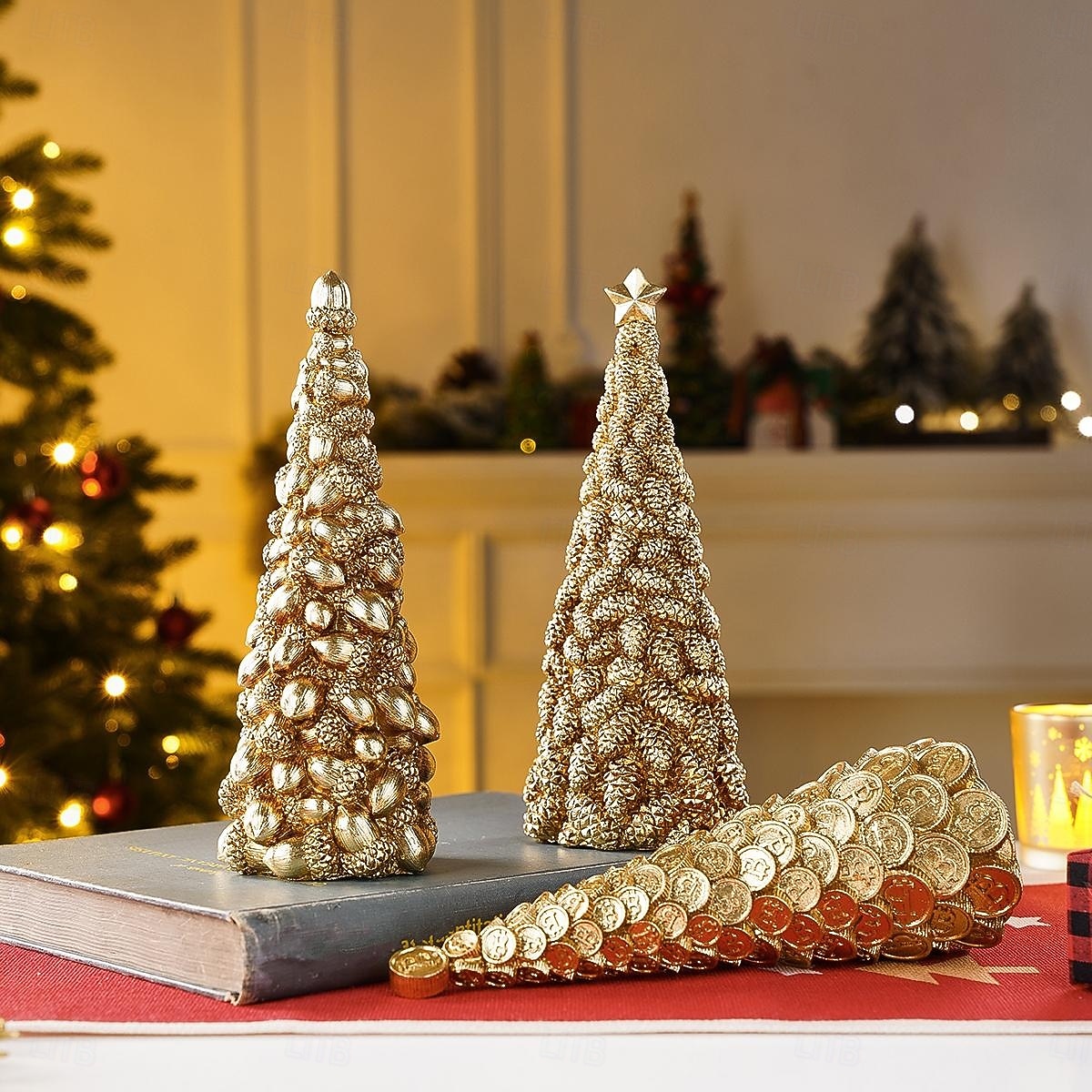 Décoration de table pour sapin de Noël, motif pomme de pin dorée, dollar et bitcoin, mini statue de sapin de Noël en résine pour décoration intérieure de vacances, vitrine, cadeau de 2025 ? $17.99 –P3
