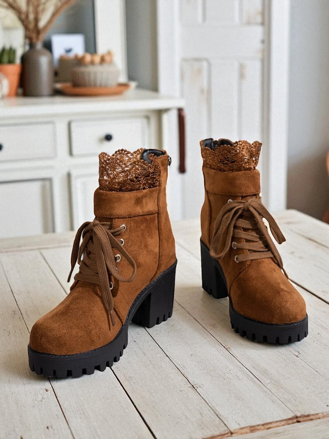 Braune Damenstiefeletten zum Schnüren mit dickem Absatz und Häkelbesatz, modische Stiefeletten aus Wildlederimitat im Vintage-Stil für lässige Outfits und Outdoor-Events 2026 - $46.99 –P4