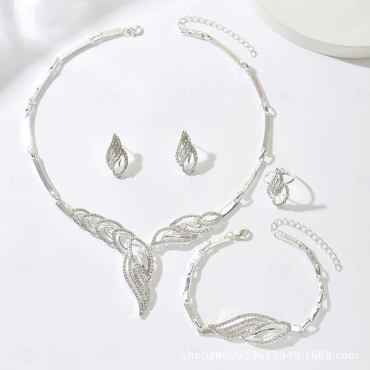 Vergoldetes Damen-Schmuckset mit Strasssteinen, elegante 4-teilige Halskette, Armband, Ohrringe &Ringset für Partys, Hochzeiten &Abendveranstaltungen 2026 - $14.99 –P4