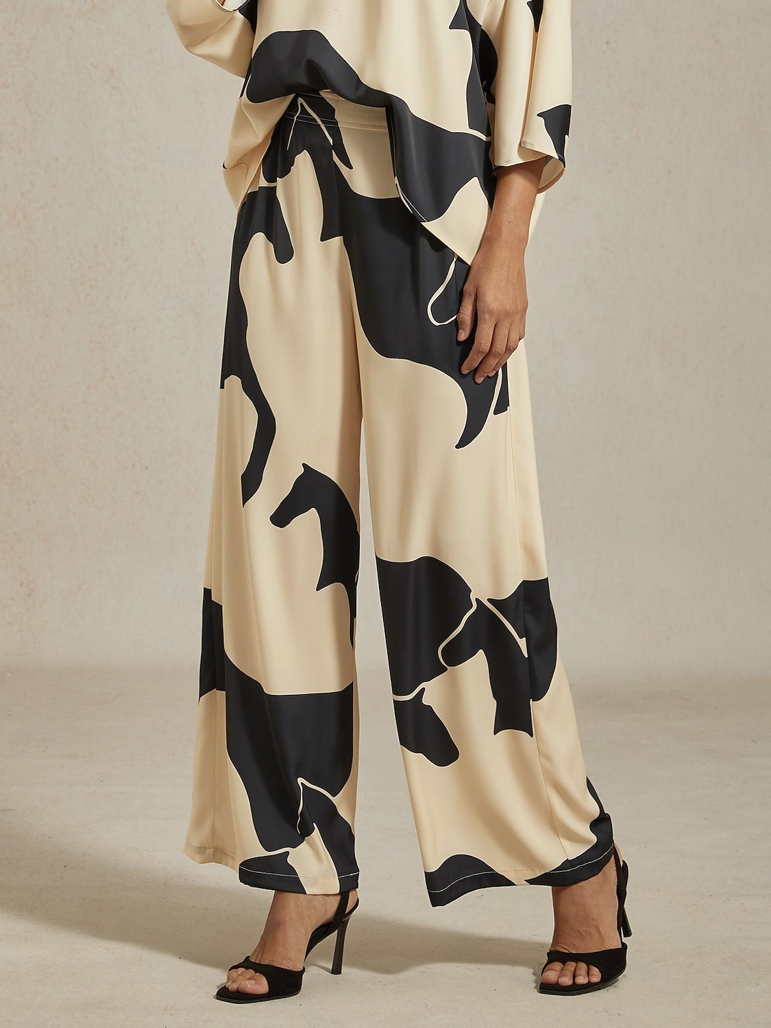 Damenhose mit weitem Bein, Satin, abstrakter geometrischer Druck, elastische Taille, plissiert, lässig, Urlaub, elegant, Frühling, Sommer, Herbst 2026 - $79.99 –P2