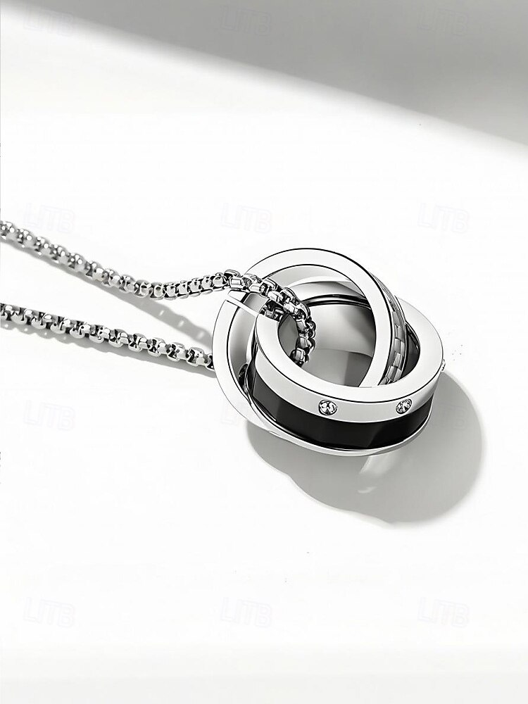 Collar con colgante navideño de acero y titanio para hombre: elegantes anillos entrelazados con detalles de diamantes: el regalo perfecto para las fiestas. 2026 - $11.99 –P7