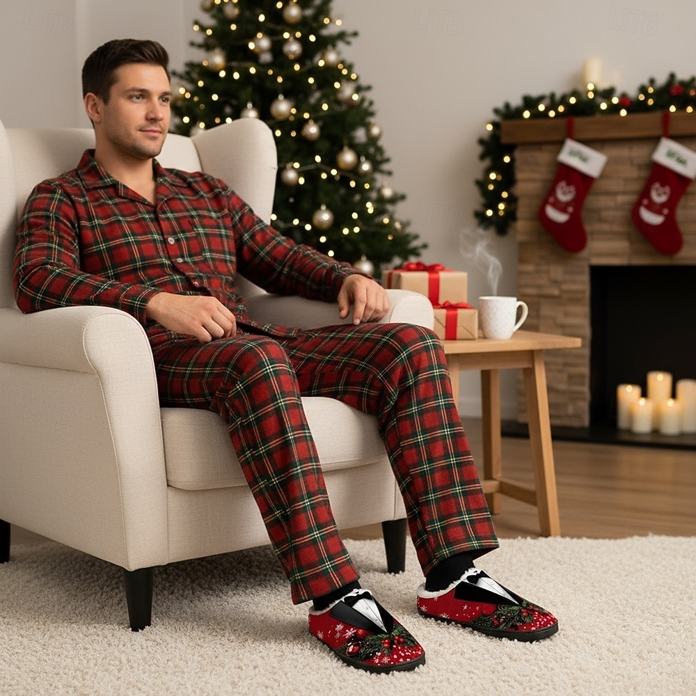 Chaussons imprimés smoking de Noël pour hommes - Design smoking classique, pantoufles doublées de peluche pour hommes, thème des fêtes pour les fêtes de Noël, détente et cadeaux de vacances de 2026 ? $24.99 –P3