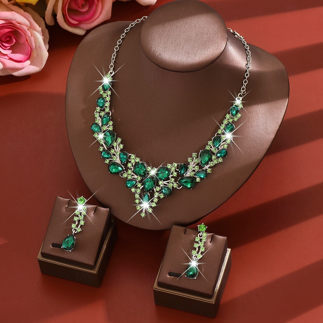 مجموعة مجوهرات نسائية من الكريستال الأخضر - قلادة أنيقة من أحجار الراين وأقراط متدلية لحفلة عيد الميلاد أو الولائم المسائية أو هدية العيد 2026 - $11.99 –P7