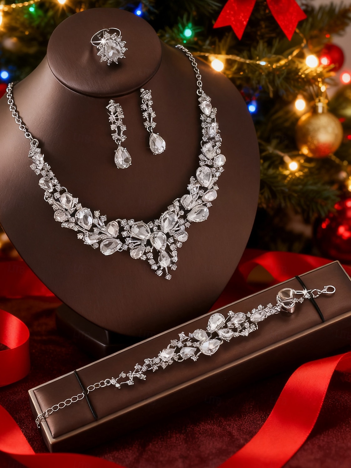 set di gioielli da donna in cristallo verde 4 pezzi, elegante collana, orecchini, braccialetto &anello per feste di Natale, regali per le feste &eventi formali del 2026 a $14.99 –P8