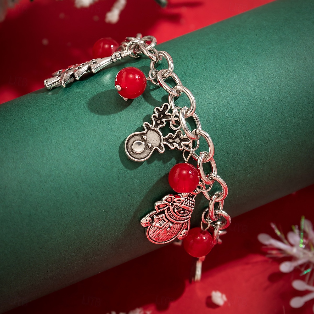 Conjunto de collar y pulsera navideños para mujer: cadena plateada con cuentas rojas, colgantes de copo de nieve, árbol y regalo. Joyería festiva para fiestas y regalos. 2026 - $14.99 –P3