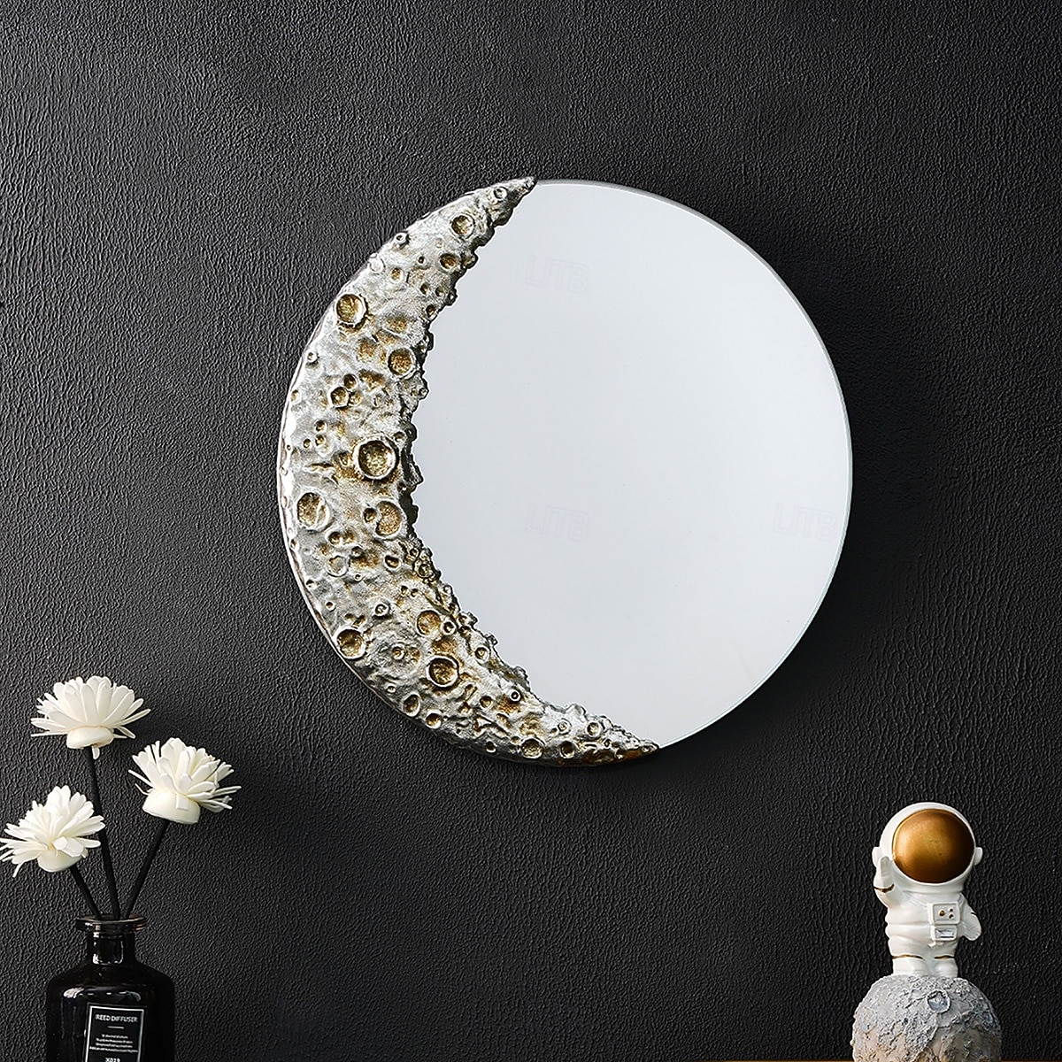 1 pendentif décoratif en forme de cratère lunaire en résine avec un miroir de cratère lunaire au design créatif suspendu à la surface, adapté à la décoration murale dans les salons, les bureaux et les de 2025 ? $28.99 –P12