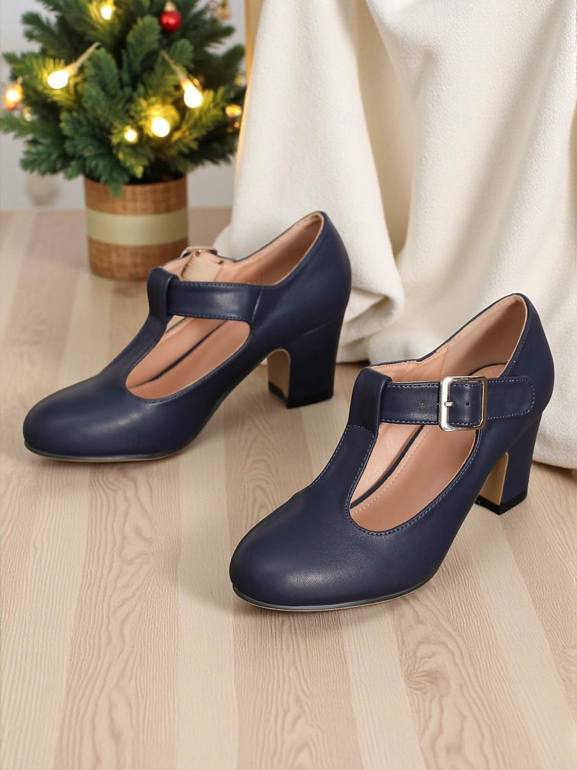 Zapatos de tacón con tira en T para mujer, color rojo, con detalle de hebilla, estilo clásico y elegante, ideales para fiestas navideñas, eventos festivos y ocasiones formales. 2026 - $54.99 –P4