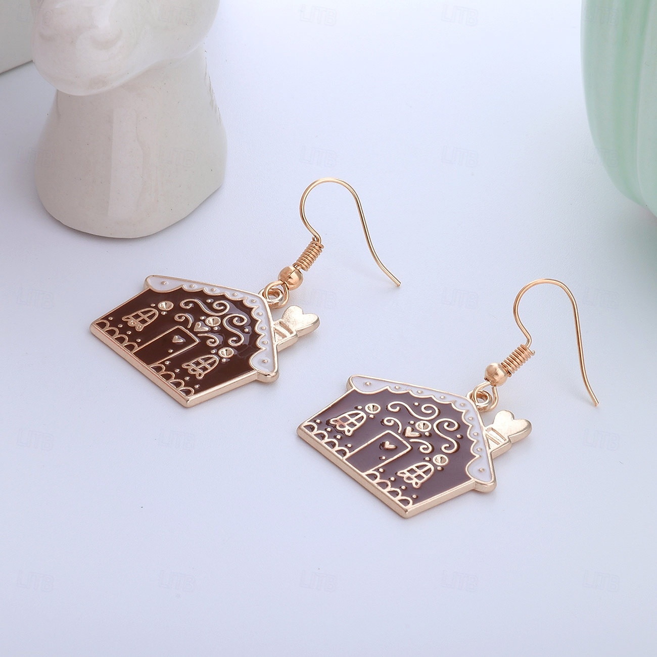 orecchini a forma di casa di pan di zenzero – graziosi orecchini natalizi con design dorato e marrone per donna del 2026 a $11.99 –P1