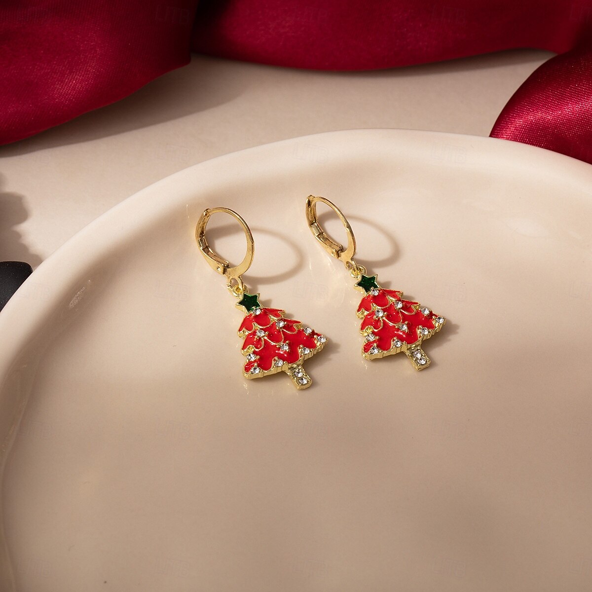 Pendientes festivos de árbol de Navidad rojo con brillantes diamantes de imitación y estrella verde. 2026 - $11.99 –P5