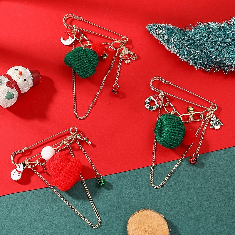broche de pingente de Natal – chapéu de malha festivo, guirlanda, árvore e broche de sino para mulheres de 2026 por $11.99 –P1