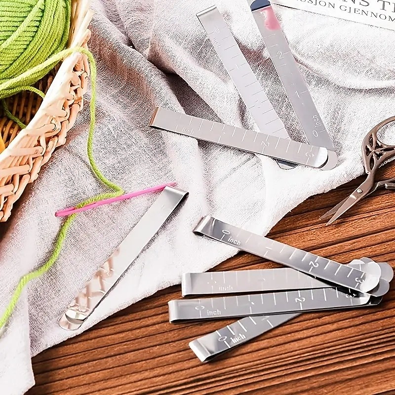 10/20 ks stříbrně šedých spon na šikmou stuhu s vestavěným pravítkem, šicími a prošívacími nástroji pro kutilské projekty a tvoření s látkami 2026 - $10.99 –P9