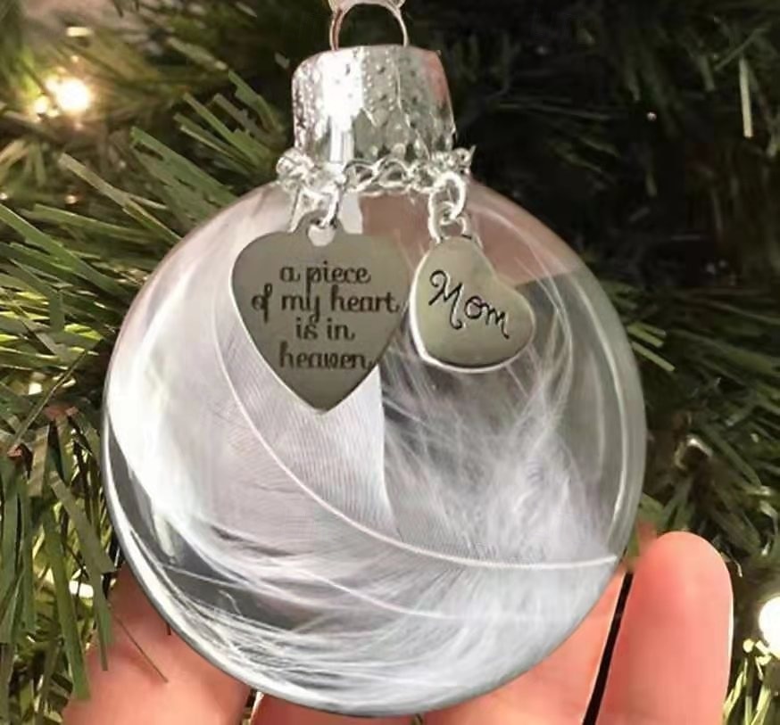 Ornament memorial de Crăciun 6 cm, o bucată din inima mea este în rai, inimă cu pene, decorațiune agățată în memoria pierderii unei persoane dragi, cadou de aducere aminte 2026 - $9.99 –P2