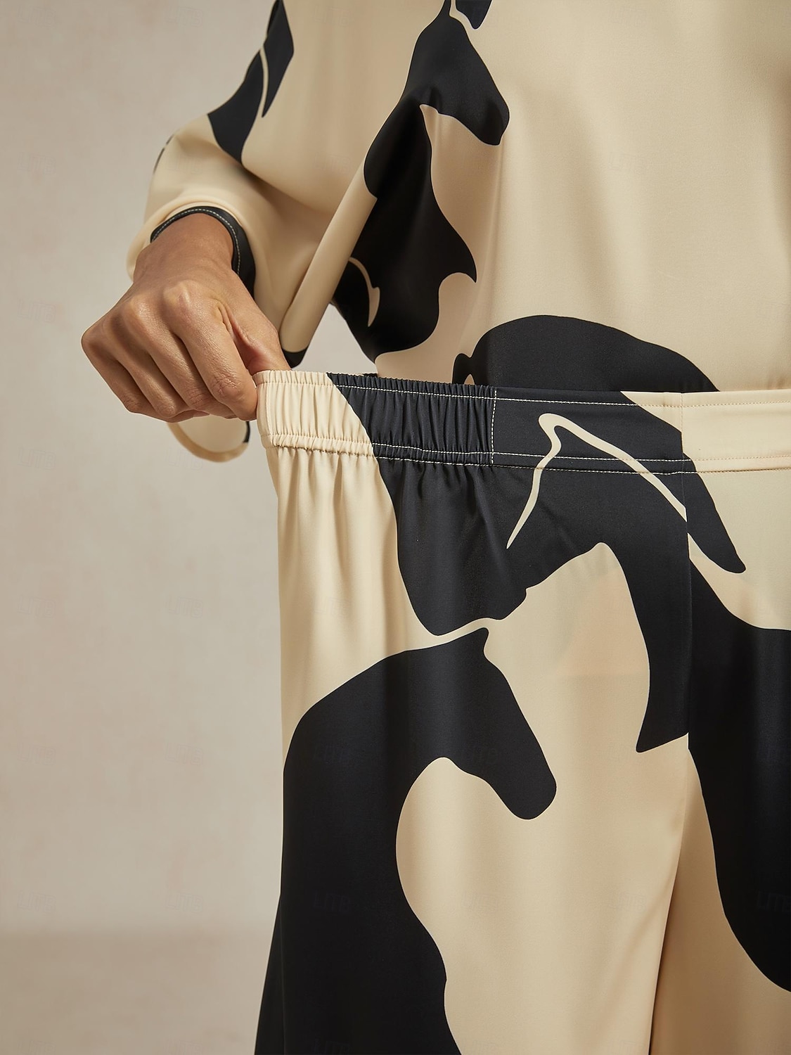 Damenhose mit weitem Bein, Satin, abstrakter geometrischer Druck, elastische Taille, plissiert, lässig, Urlaub, elegant, Frühling, Sommer, Herbst 2026 - $79.99 –P1