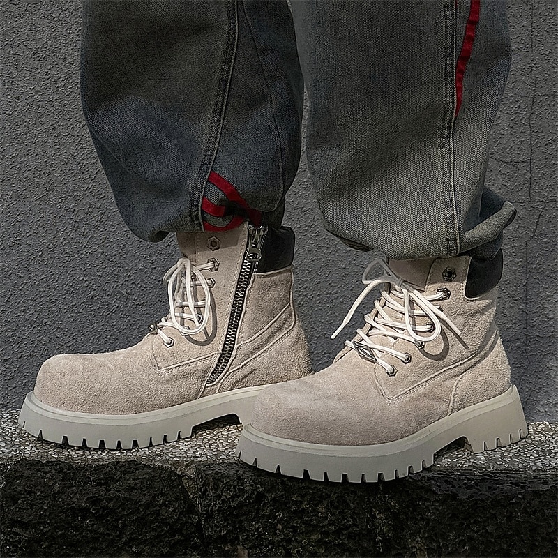 Ανδρικά χακί σουέτ μποτάκια εργασίας μέχρι τον αστράγαλο με στιβαρή σόλα και απαλή εσωτερική επένδυση, ελαφριά, casual μπότες εξωτερικού χώρου για φθινοπωρινή και χειμερινή χρήση. 2026 - $79.99 –P12