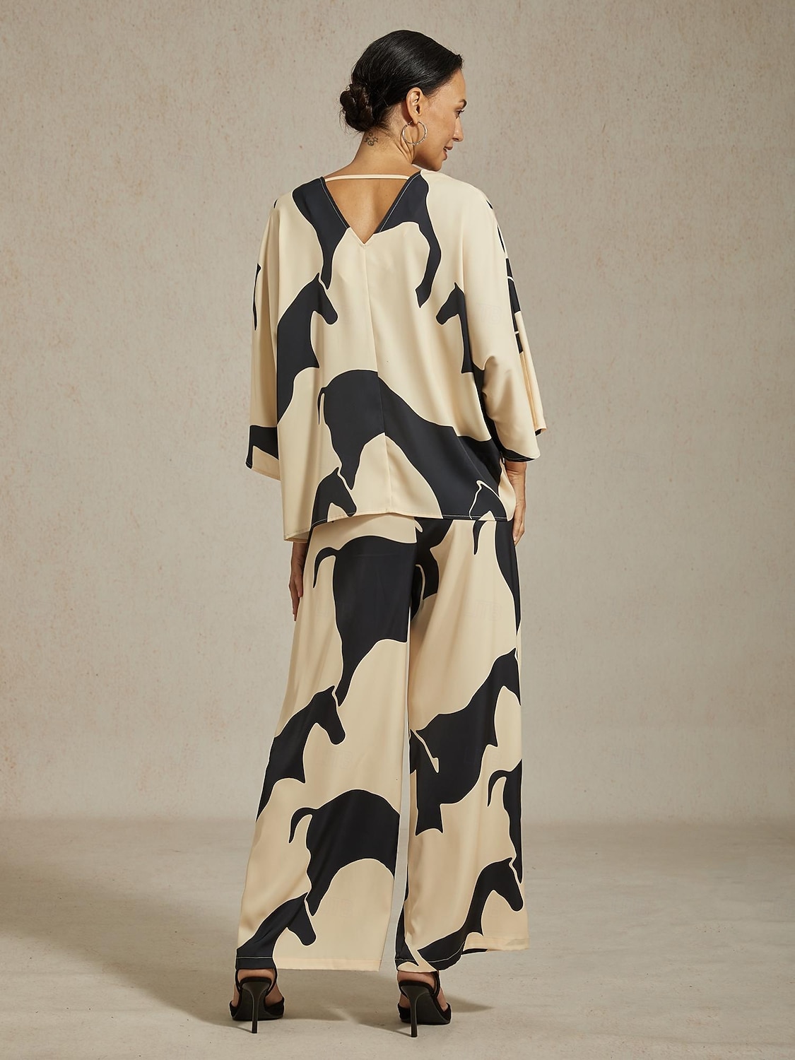 Damenhose mit weitem Bein, Satin, abstrakter geometrischer Druck, elastische Taille, plissiert, lässig, Urlaub, elegant, Frühling, Sommer, Herbst 2026 - $79.99 –P6