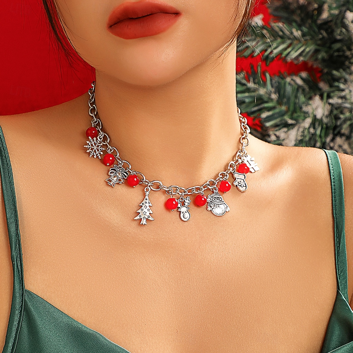 Conjunto de collar y pulsera navideños para mujer: cadena plateada con cuentas rojas, colgantes de copo de nieve, árbol y regalo. Joyería festiva para fiestas y regalos. 2026 - $14.99 –P7