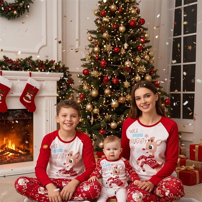 2025年 ファミリールック クリスマス クリスマスファミリーパジャマ パジャマ ファミリーセット グラフィック しか 家 プリント ルビーレッド 長袖 日常 マッチング衣装  コレクション – $21.99 –P2