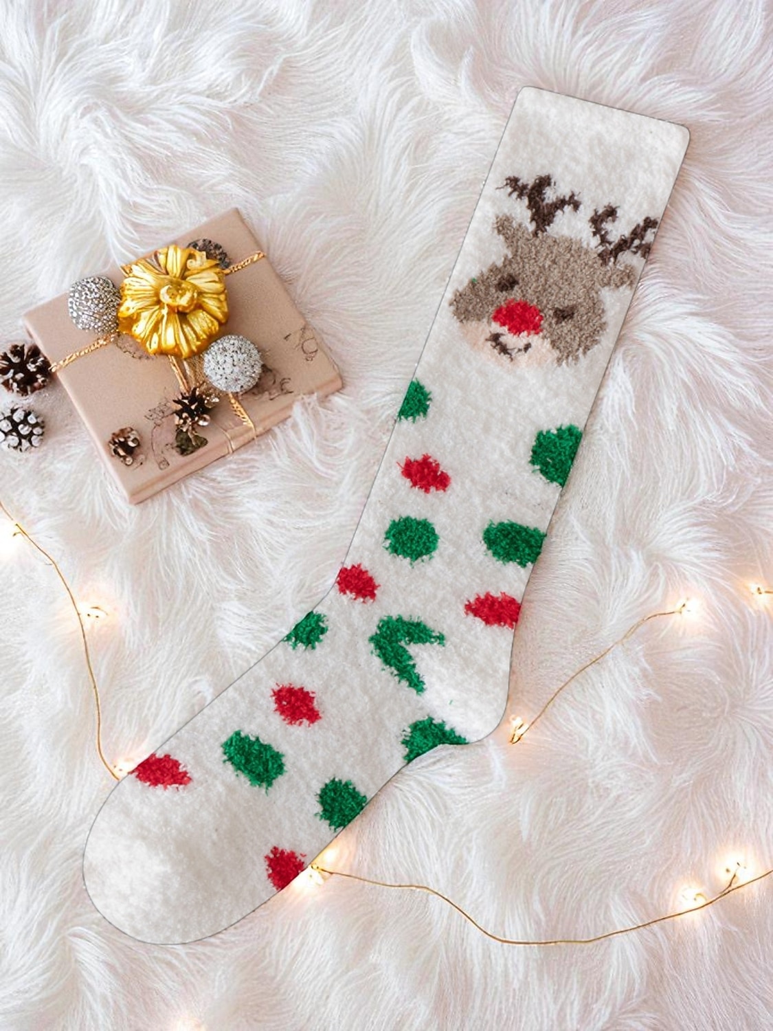 Damskie, świąteczne, puszyste, sięgające do kolan skarpetki, ciepłe i przytulne, zimowe, domowe pończochy z odświętnym, czerwono-zielonym wzorem w gwiazdki, idealne na świąteczny relaks &prezenty 2025 - $11.99 –P2