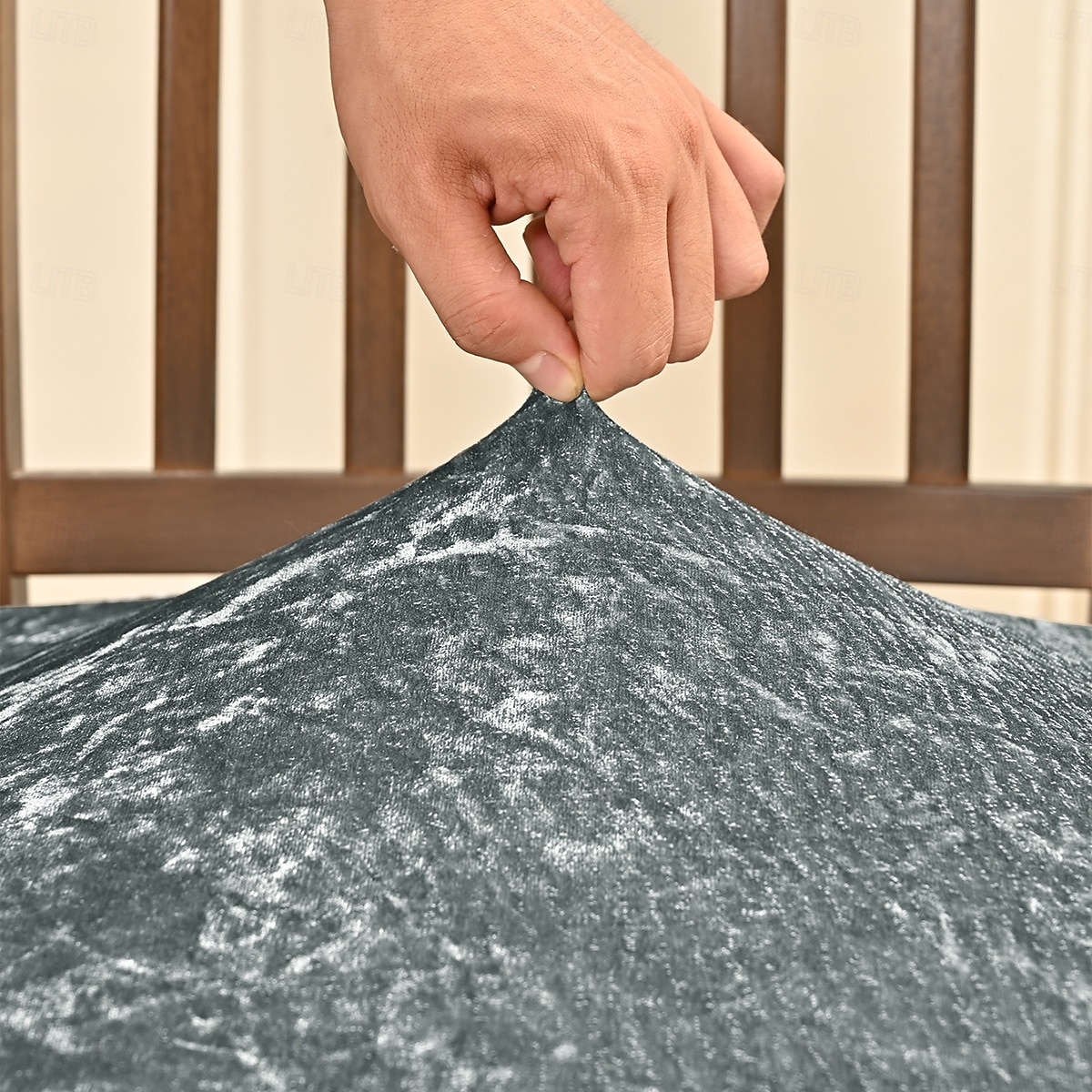 Pokrowce na siedzenia do jadalni, rozciągliwy aksamit, złota tkanina w diamenty, podwójnie elastyczny pokrowiec na stołek z klamrą i językiem, antypoślizgowy pokrowiec na krzesło, dekoracja do hotelu 2025 - $7.99 –P5