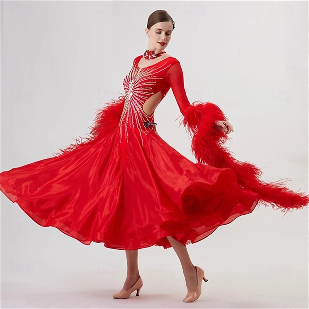 Robe de danse de salon pour femme, manches en plumes et strass, tenue de compétition de valse et de tango, avec dos transparent – rouge de 2026 ? $548.09 –P3