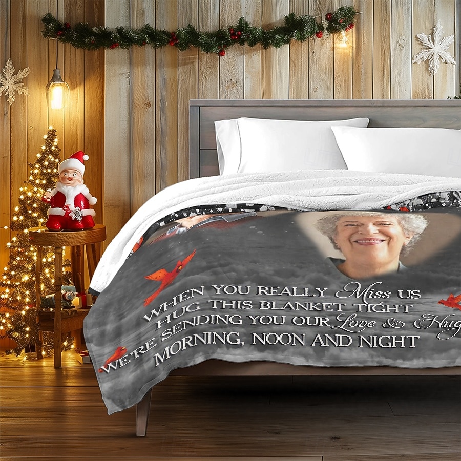 بطانية صور مخصصة - هدايا تعاطف تذكارية مخصصة لعيد الميلاد لفقدان الأم والأب - حبك سيكون دائمًا دليلنا 2026 - $26.99 –P4