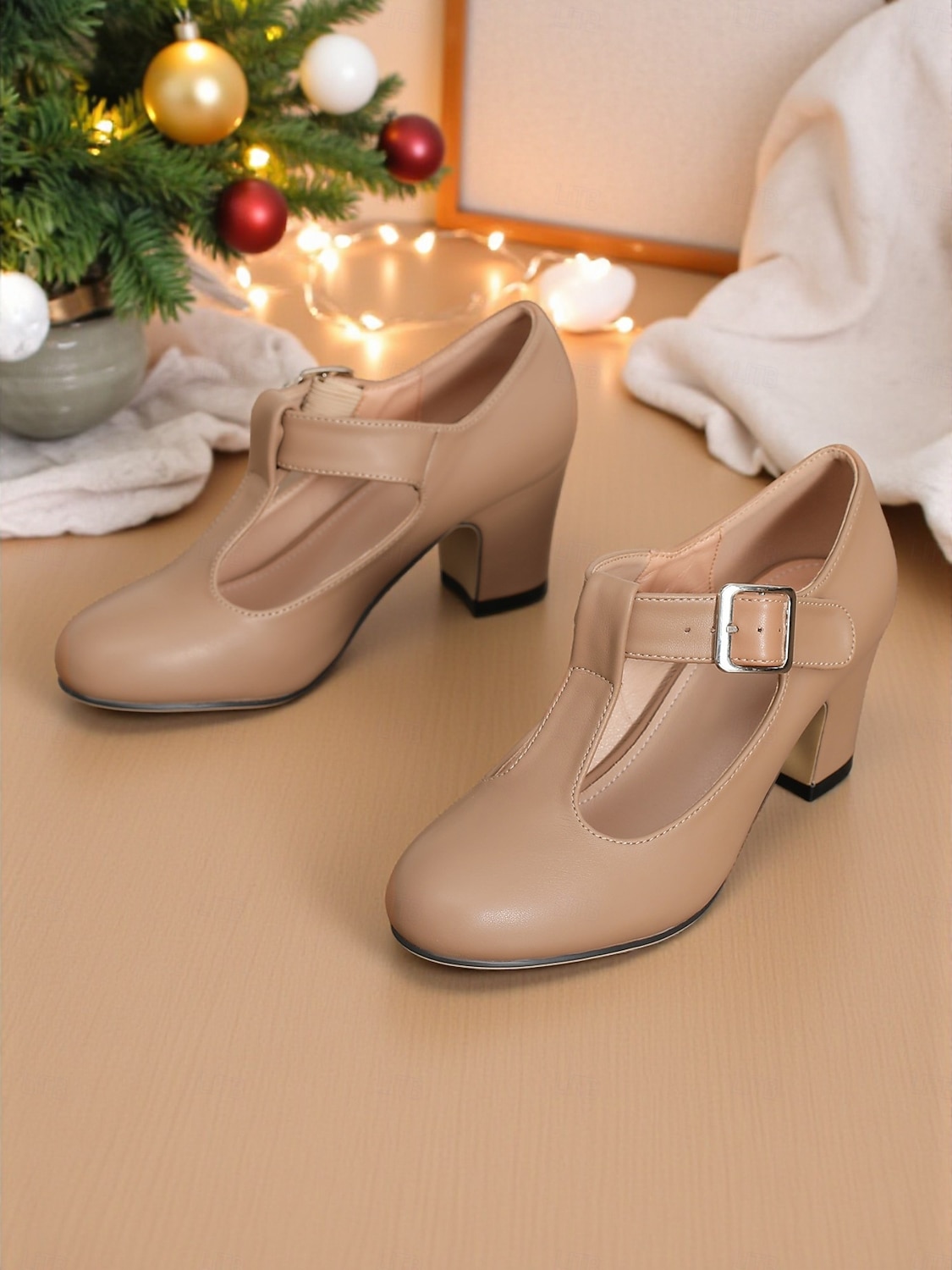 Zapatos de tacón con tira en T para mujer, color rojo, con detalle de hebilla, estilo clásico y elegante, ideales para fiestas navideñas, eventos festivos y ocasiones formales. 2026 - $54.99 –P3