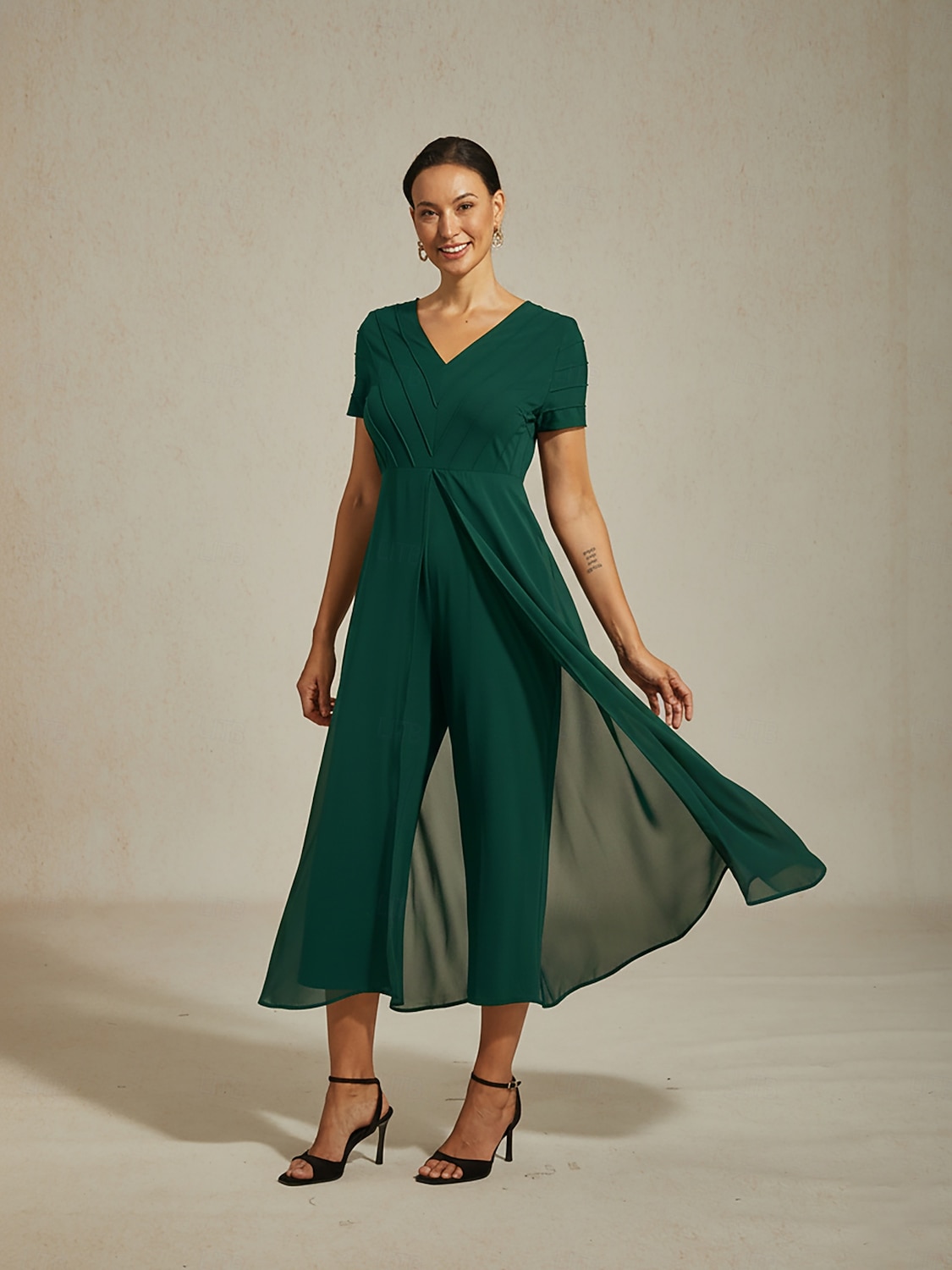 Combinaison femme vert foncé col V design à panneaux imitation deux pièces fluide aspect transparent tissu extensible destination mariage invité printemps été automne de 2025 ? $114.99 –P6