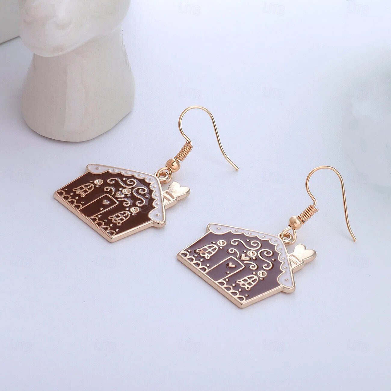 orecchini a forma di casa di pan di zenzero – graziosi orecchini natalizi con design dorato e marrone per donna del 2026 a $11.99 –P4