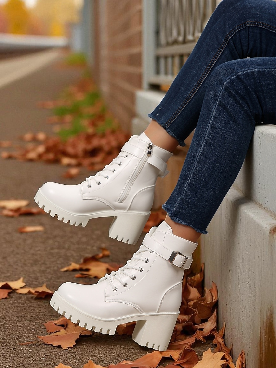 Γυναικείες λευκές μπότες με χοντρό τακούνι και δετά κορδόνια, κομψές μπότες μάχης με ψηλοτάκουνο και ρυθμιζόμενη αγκράφα, μοντέρνα υποδήματα για casual και υπαίθριες περιστάσεις. 2026 - $46.99 –P4