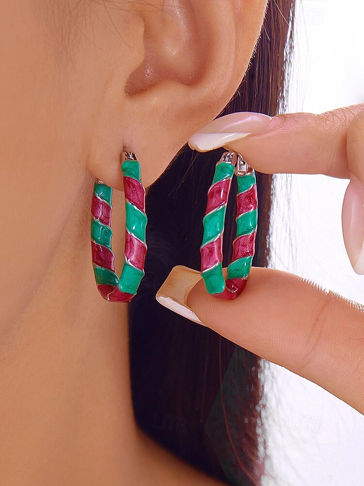 2026年 レディースクリスマスフープイヤリング、赤と緑のツイストデザイン、合金素材、ホリデーパーティーやギフトに最適  コレクション – $7.99 –P6