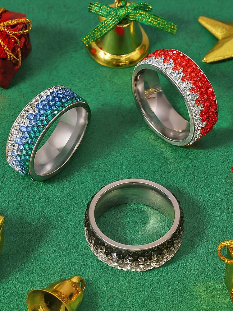 Męski pierścionek ze stali nierdzewnej z okazji świąt Bożego Narodzenia – stylowa obrączka z czerwonymi, niebieskimi i czarnymi kryształkami – idealny świąteczny dodatek dla mężczyzn – świąteczny prezent w postaci biżuterii bożonarodzeniowej 2026 - $7.99 –P4