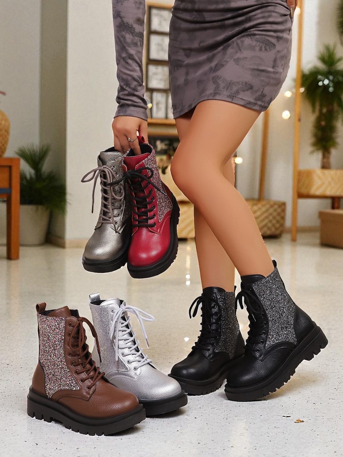 Botas de combate con purpurina roja para mujer: botines con cordones brillantes para mujer, ideales para Navidad, fiestas de invierno y salidas festivas. 2025 - $34.99 –P1