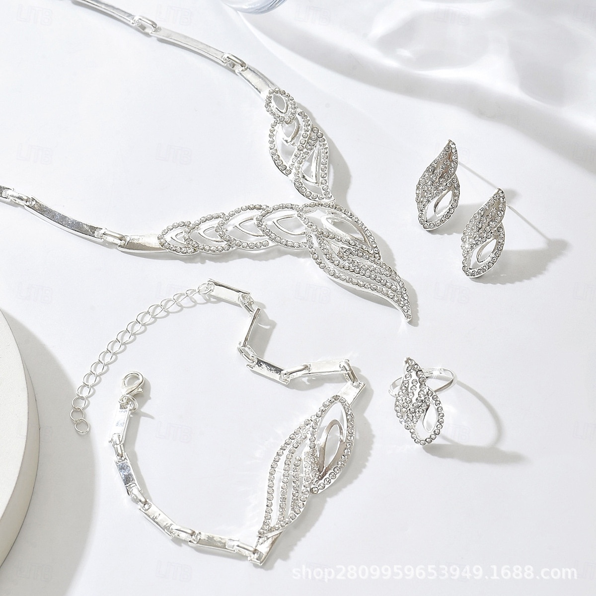 Vergoldetes Damen-Schmuckset mit Strasssteinen, elegante 4-teilige Halskette, Armband, Ohrringe &Ringset für Partys, Hochzeiten &Abendveranstaltungen 2026 - $14.99 –P6