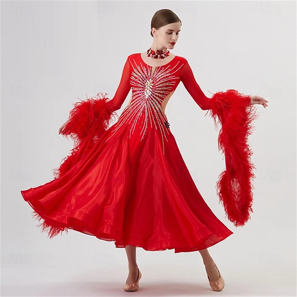 Robe de danse de salon pour femme, manches en plumes et strass, tenue de compétition de valse et de tango, avec dos transparent – rouge de 2026 ? $548.09 –P1