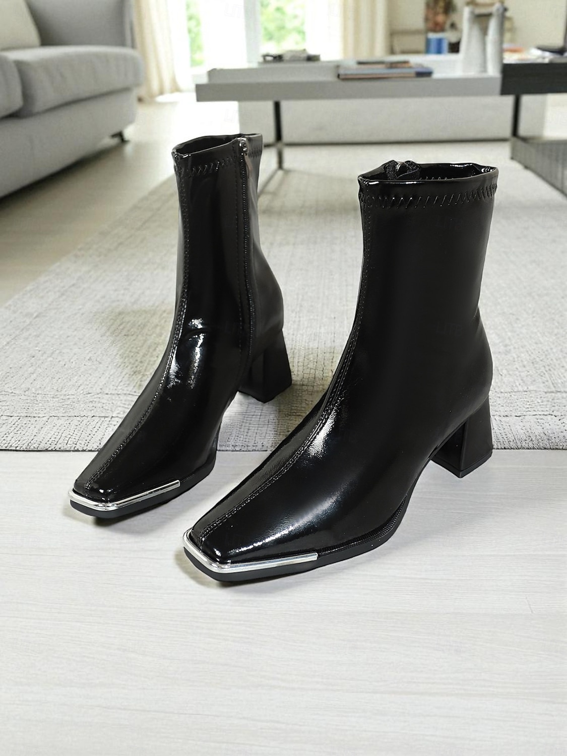 Bottines en similicuir verni noir pour femme, bout carré et talons compensés, bottines chics et modernes pour tenues décontractées et tenues de bureau &soirée de 2025 ? $34.99 –P4