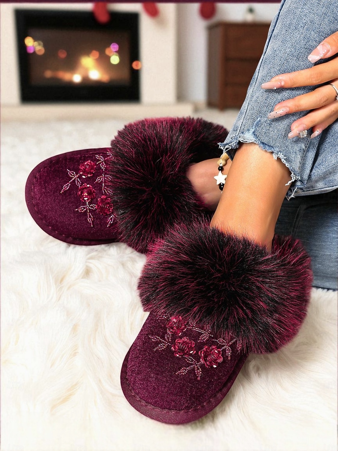 2025年 花の刺繍が施された女性用のバーガンディ色のフェイクファースリッパ - クリスマス、ホリデーギフト、冬のリラックスに最適な、暖かく快適な室内履き  コレクション – $24.99 –P3
