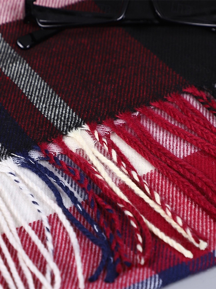 Pánská vánoční kostkovaná šála – stylová polyesterová šála s třásněmi – dostupná v několika barvách – teplý sváteční doplněk pro muže 2026 - $11.99 –P6