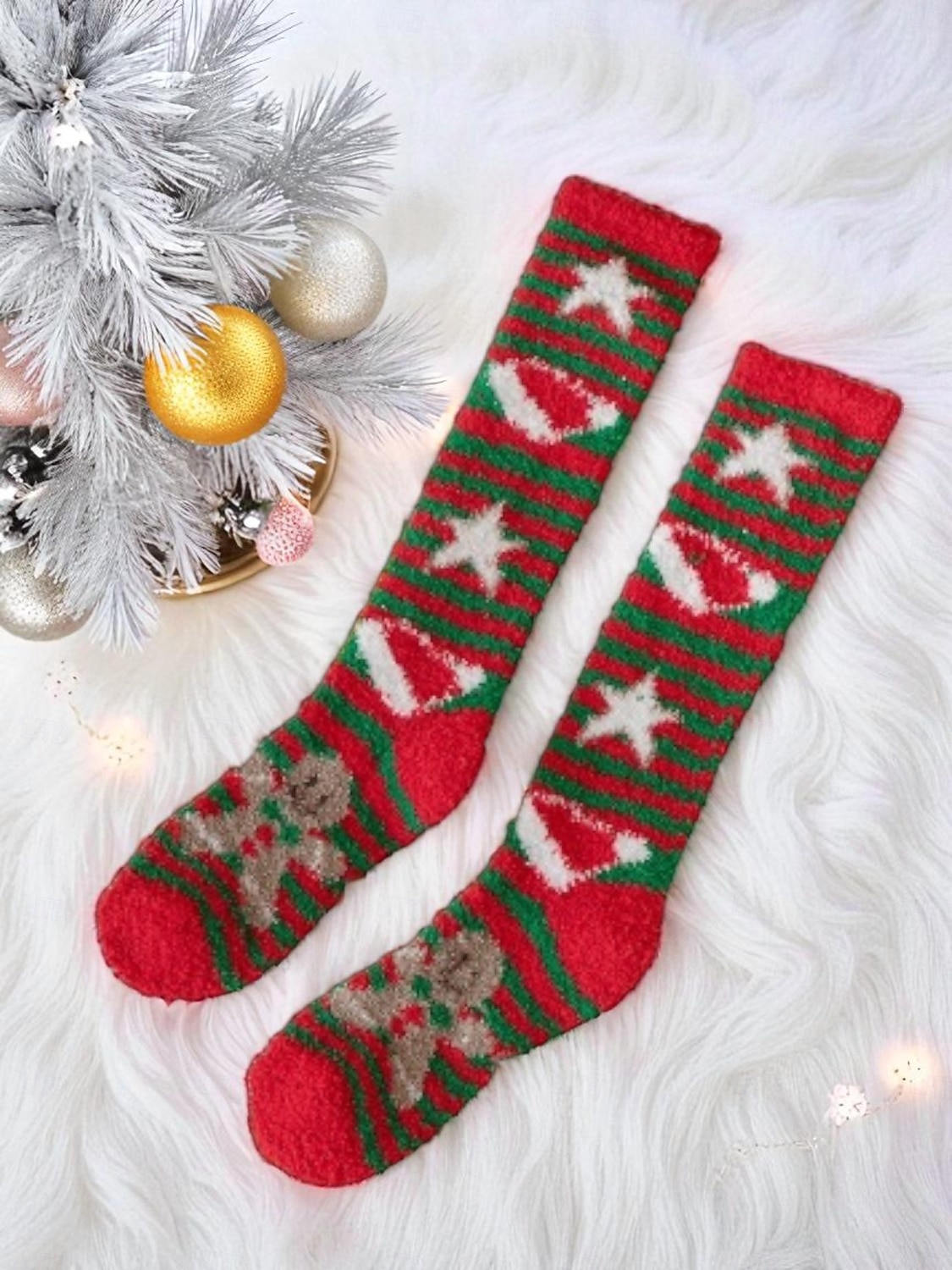 Damskie, świąteczne, puszyste, sięgające do kolan skarpetki, ciepłe i przytulne, zimowe, domowe pończochy z odświętnym, czerwono-zielonym wzorem w gwiazdki, idealne na świąteczny relaks &prezenty 2025 - $11.99 –P5