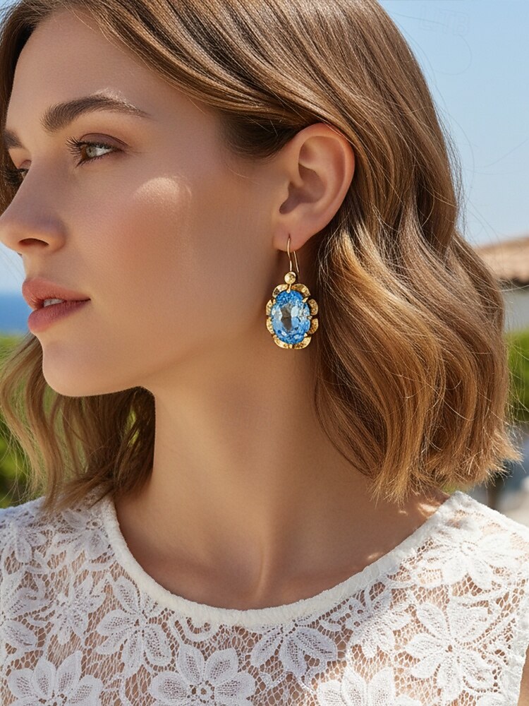 Boucles d'oreilles pendantes de Noël pour femmes avec de grandes pierres précieuses en cristal ovales, bijoux pendants élégants de couleur dorée, accessoires de fête festifs de 2025 ? $7.99 –P3