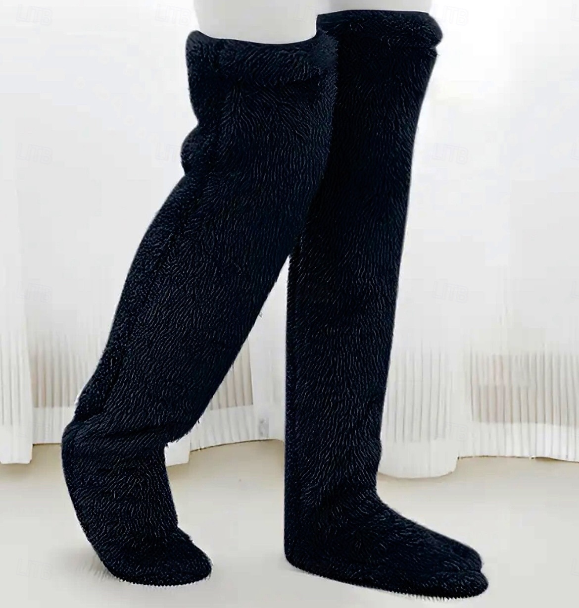 Chaussettes hautes en duvet d'oie pour Noël, nouvelles chaussettes hautes longues et pelucheuses d'hiver, chaussettes hautes en peluche de 2026 ? $17.99 –P17